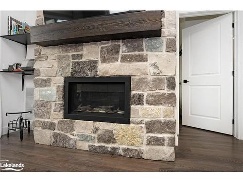 206-21 Beckwith Lane, The Blue Mountains, ON - Indoor Photo Showing Living Room With Fireplace