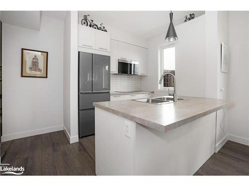 206-21 Beckwith Lane, The Blue Mountains, ON - Indoor Photo Showing Kitchen With Double Sink