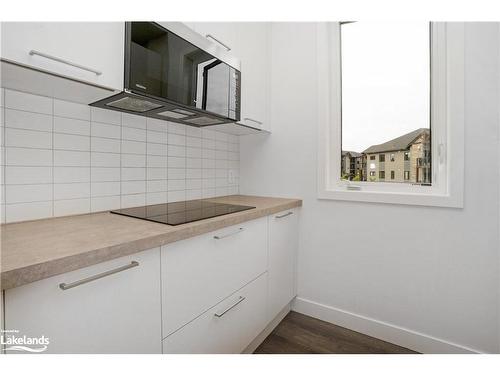 206-21 Beckwith Lane, The Blue Mountains, ON - Indoor Photo Showing Kitchen