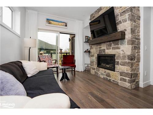 206-21 Beckwith Lane, The Blue Mountains, ON - Indoor Photo Showing Living Room With Fireplace