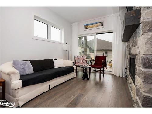 206-21 Beckwith Lane, The Blue Mountains, ON - Indoor Photo Showing Living Room