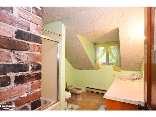 42 Bay Street, Parry Sound, ON - Indoor Photo Showing Bathroom