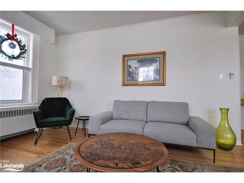 114-116 Nelson Street W, Meaford, ON - Indoor Photo Showing Living Room