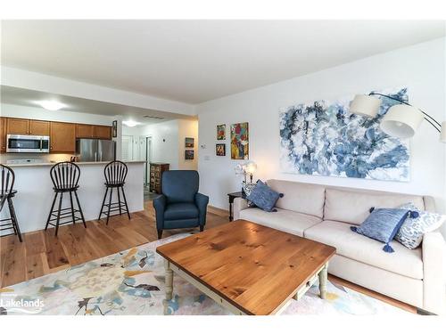 685 Johnston Park Avenue, Collingwood, ON - Indoor Photo Showing Living Room