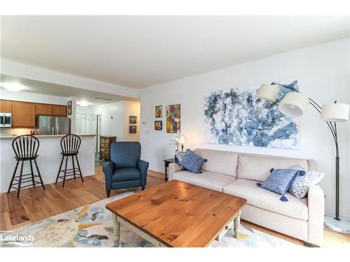 685 Johnston Park Avenue, Collingwood, ON - Indoor Photo Showing Living Room