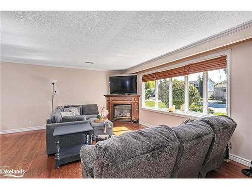 419 Seventh Street, Collingwood, ON - Indoor Photo Showing Living Room With Fireplace