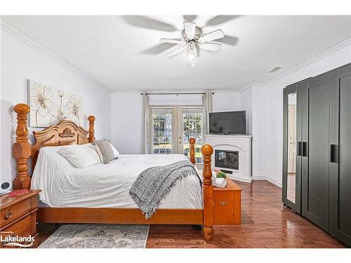 419 Seventh Street, Collingwood, ON - Indoor Photo Showing Bedroom