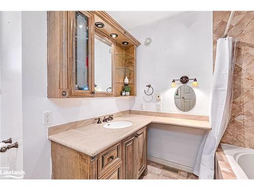 419 Seventh Street, Collingwood, ON - Indoor Photo Showing Bathroom