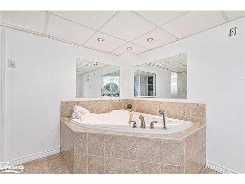 419 Seventh Street, Collingwood, ON - Indoor Photo Showing Bathroom