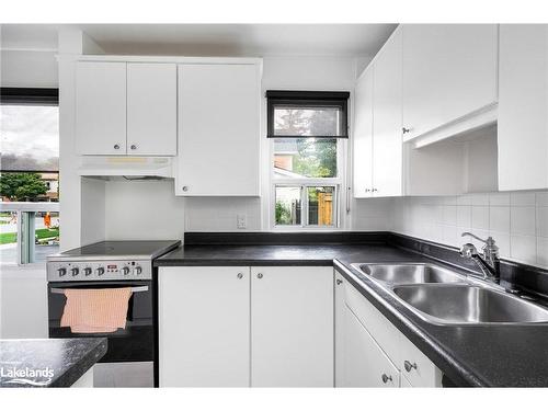 121 Cedar Street, Collingwood, ON - Indoor Photo Showing Kitchen With Double Sink