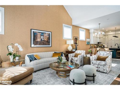 97 Beech Street, Collingwood, ON - Indoor Photo Showing Living Room