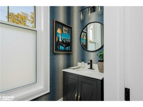 97 Beech Street, Collingwood, ON - Indoor Photo Showing Bathroom