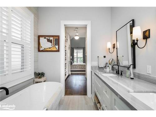 97 Beech Street, Collingwood, ON - Indoor Photo Showing Bathroom