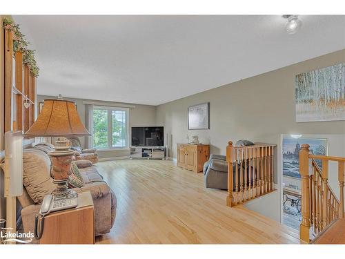 7558 County Road 91, Stayner, ON - Indoor Photo Showing Living Room