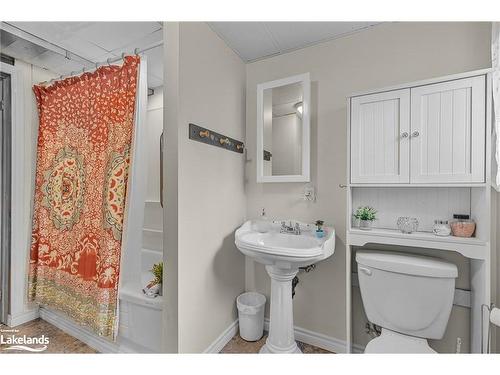 7558 County Road 91, Stayner, ON - Indoor Photo Showing Bathroom