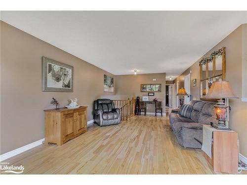 7558 County Road 91, Stayner, ON - Indoor Photo Showing Living Room