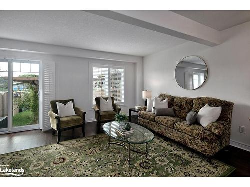 10 Archer Avenue, Collingwood, ON - Indoor Photo Showing Living Room