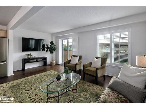 10 Archer Avenue, Collingwood, ON - Indoor Photo Showing Living Room