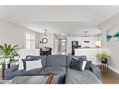 79 Lockerbie Crescent, Collingwood, ON - Indoor Photo Showing Living Room