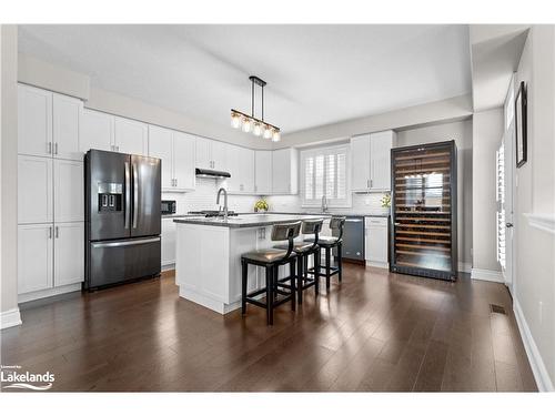 79 Lockerbie Crescent, Collingwood, ON - Indoor Photo Showing Kitchen With Upgraded Kitchen