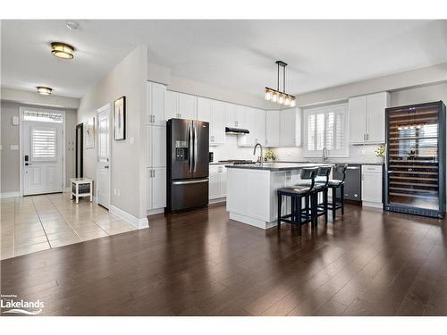 79 Lockerbie Crescent, Collingwood, ON - Indoor Photo Showing Kitchen With Upgraded Kitchen