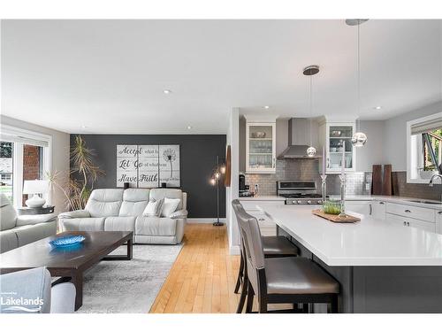 18 Nelson Street, Creemore, ON - Indoor Photo Showing Living Room