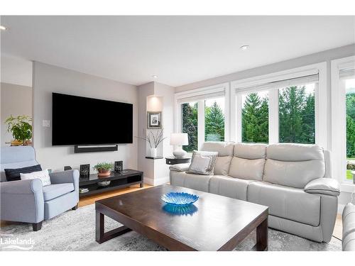 18 Nelson Street, Creemore, ON - Indoor Photo Showing Living Room