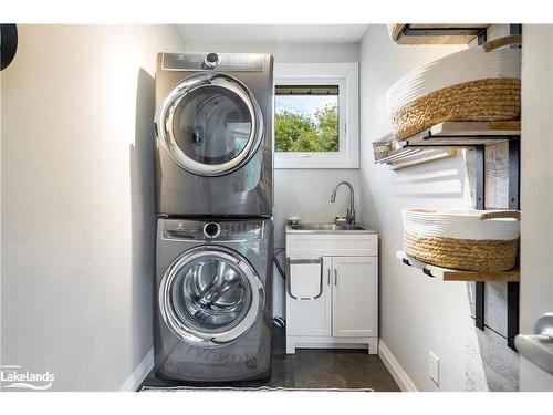 18 Nelson Street, Creemore, ON - Indoor Photo Showing Laundry Room