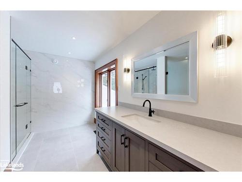 164 Wensley Drive, Clarksburg, ON - Indoor Photo Showing Bathroom