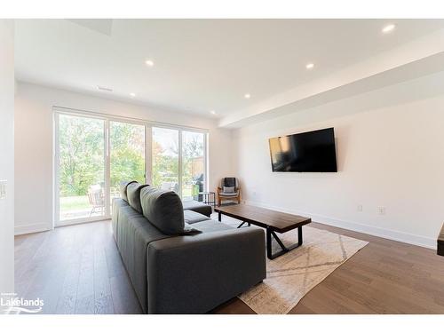 29 Rockmount Crescent, Gravenhurst, ON - Indoor Photo Showing Living Room