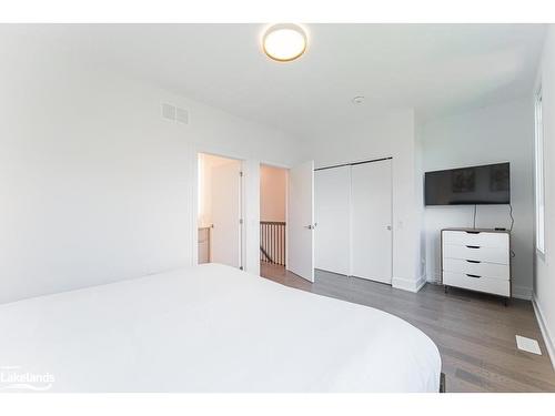 29 Rockmount Crescent, Gravenhurst, ON - Indoor Photo Showing Bedroom