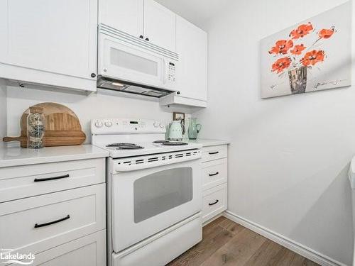 5211 Grandview Signatures Drive, Huntsville, ON - Indoor Photo Showing Kitchen