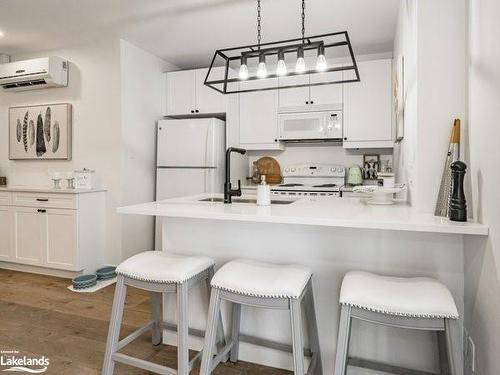 5211 Grandview Signatures Drive, Huntsville, ON - Indoor Photo Showing Kitchen