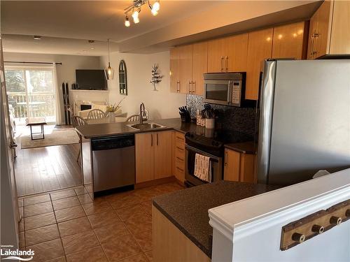 3 Royalton Lane, Collingwood, ON - Indoor Photo Showing Kitchen