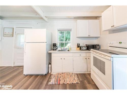 1066 Ferguson Road, Katrine, ON - Indoor Photo Showing Kitchen