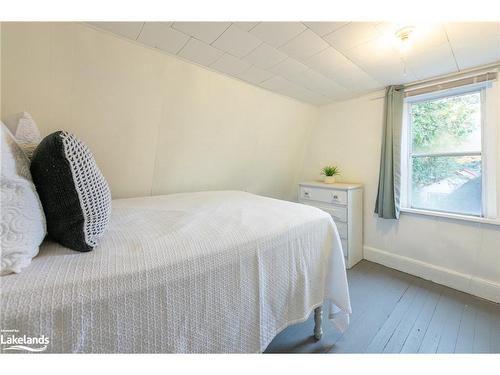 1066 Ferguson Road, Katrine, ON - Indoor Photo Showing Bedroom