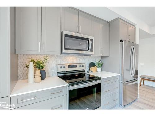 109-4 Kimberly Lane, Collingwood, ON - Indoor Photo Showing Kitchen With Upgraded Kitchen