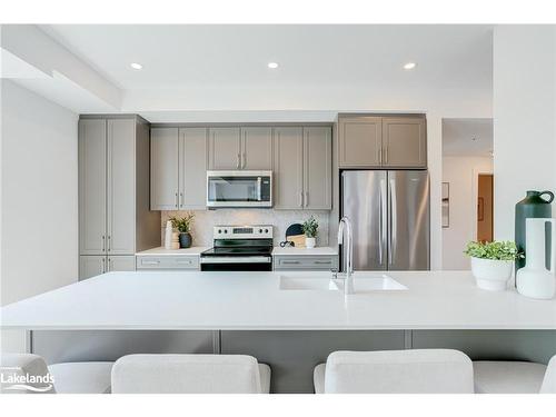 109-4 Kimberly Lane, Collingwood, ON - Indoor Photo Showing Kitchen With Upgraded Kitchen