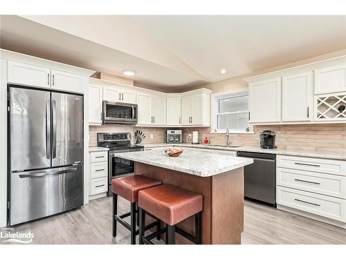 18 Shannon Court, Collingwood, ON - Indoor Photo Showing Kitchen With Stainless Steel Kitchen