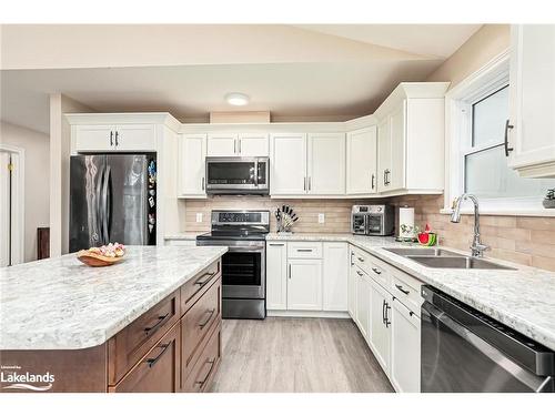 18 Shannon Court, Collingwood, ON - Indoor Photo Showing Kitchen With Stainless Steel Kitchen With Double Sink