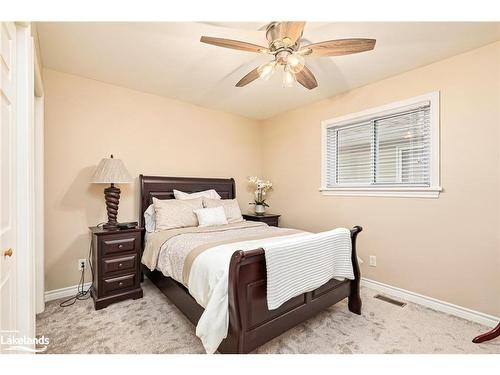 18 Shannon Court, Collingwood, ON - Indoor Photo Showing Bedroom