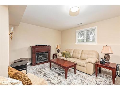 18 Shannon Court, Collingwood, ON - Indoor Photo Showing Living Room With Fireplace