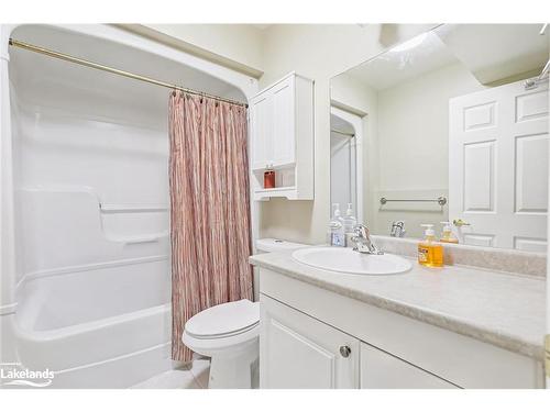 18 Shannon Court, Collingwood, ON - Indoor Photo Showing Bathroom