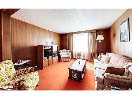 210 Cherry Street, Stayner, ON - Indoor Photo Showing Living Room