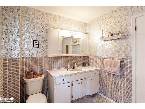 210 Cherry Street, Stayner, ON - Indoor Photo Showing Bathroom