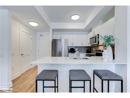 112-4 Kimberly Lane, Collingwood, ON - Indoor Photo Showing Kitchen With Upgraded Kitchen