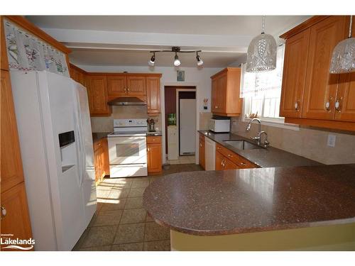 12536 Fifth Line Line, Milton, ON - Indoor Photo Showing Kitchen