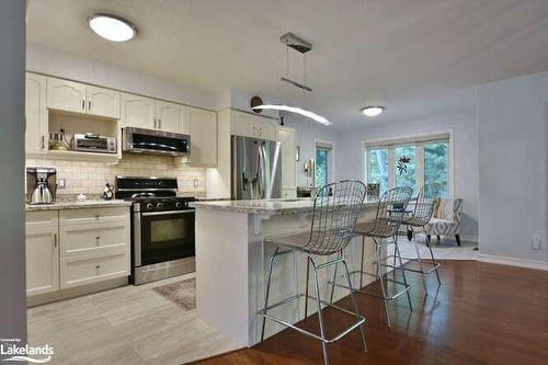 4 Pauline Place, Wasaga Beach, ON - Indoor Photo Showing Kitchen With Upgraded Kitchen