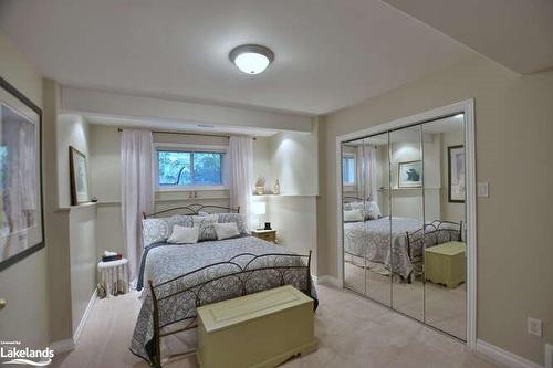 4 Pauline Place, Wasaga Beach, ON - Indoor Photo Showing Bedroom