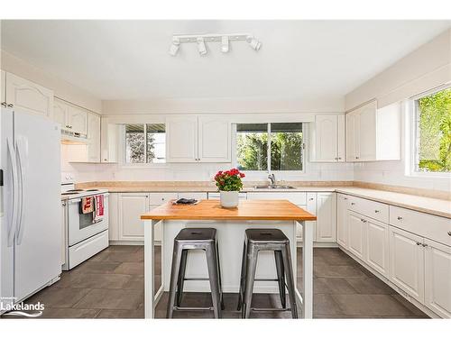 252 Third Street, Collingwood, ON - Indoor Photo Showing Kitchen With Double Sink